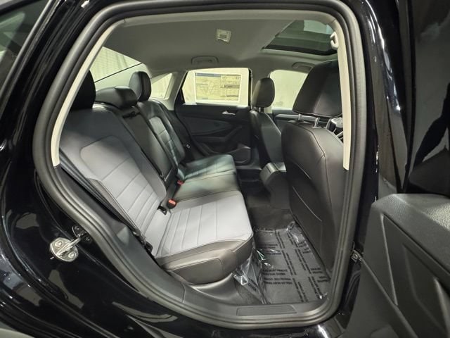 2025 Volkswagen Jetta SE - Photo 13