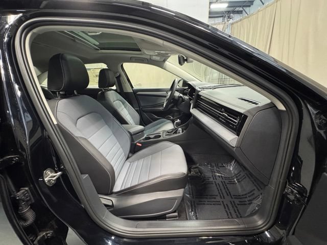 2025 Volkswagen Jetta SE - Photo 15