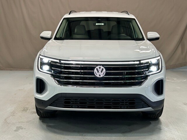2025 Volkswagen Atlas SE Technology photo 2