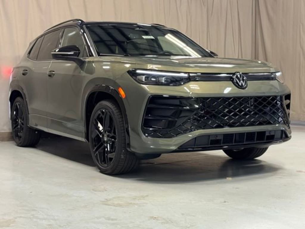 New 2026 Volkswagen Tiguan 2.0T SE R-Line Black SUV