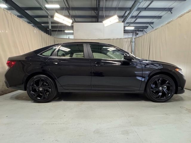 2025 Volkswagen Jetta SE - Photo 8