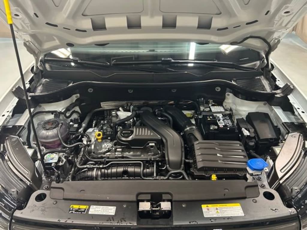 New 2025 Volkswagen Taos 1.5T SEL SUV