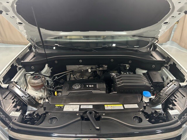 2022 Volkswagen Atlas Cross Sport SE photo 2