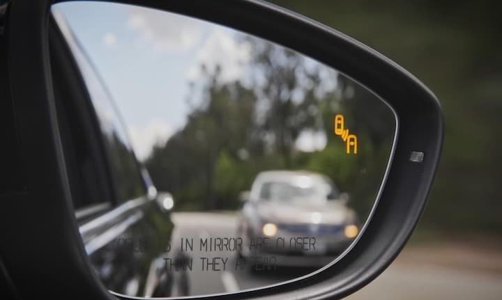 2019 VW Passat Blind Spot Monitoring