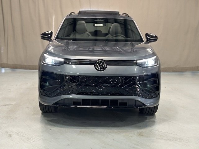2026 Volkswagen Tiguan SE R-Line Black photo 2