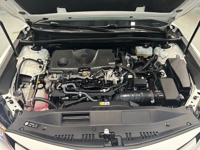 2020 Toyota Camry Hybrid LE photo 2