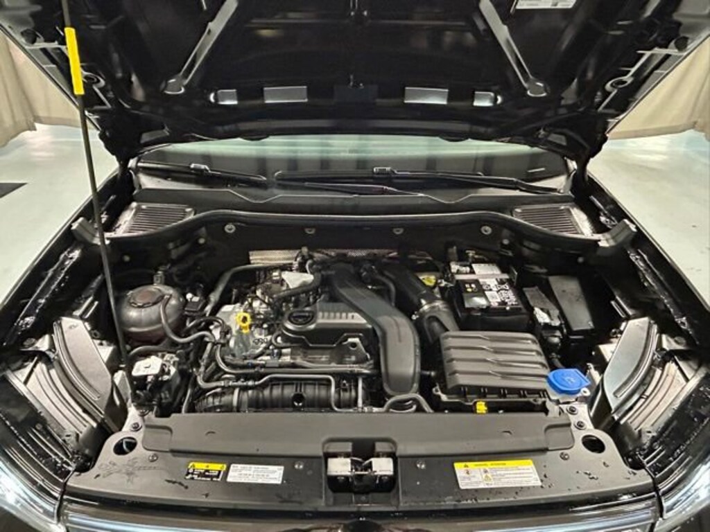 New 2026 Volkswagen Taos 1.5T SE Black SUV