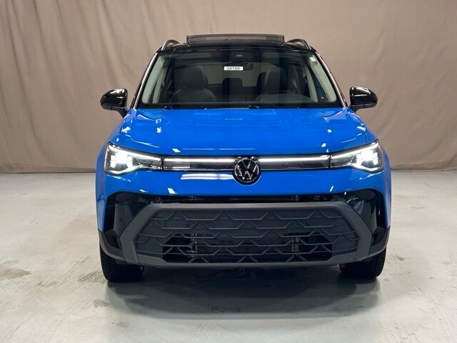2025 Volkswagen Taos SE photo 2