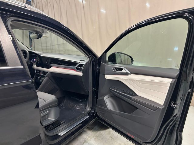 2026 Volkswagen Taos SEL - Photo 17