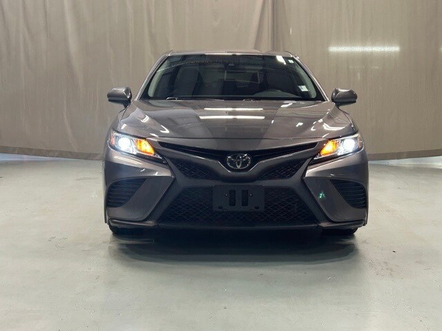 2019 Toyota Camry SE photo 3
