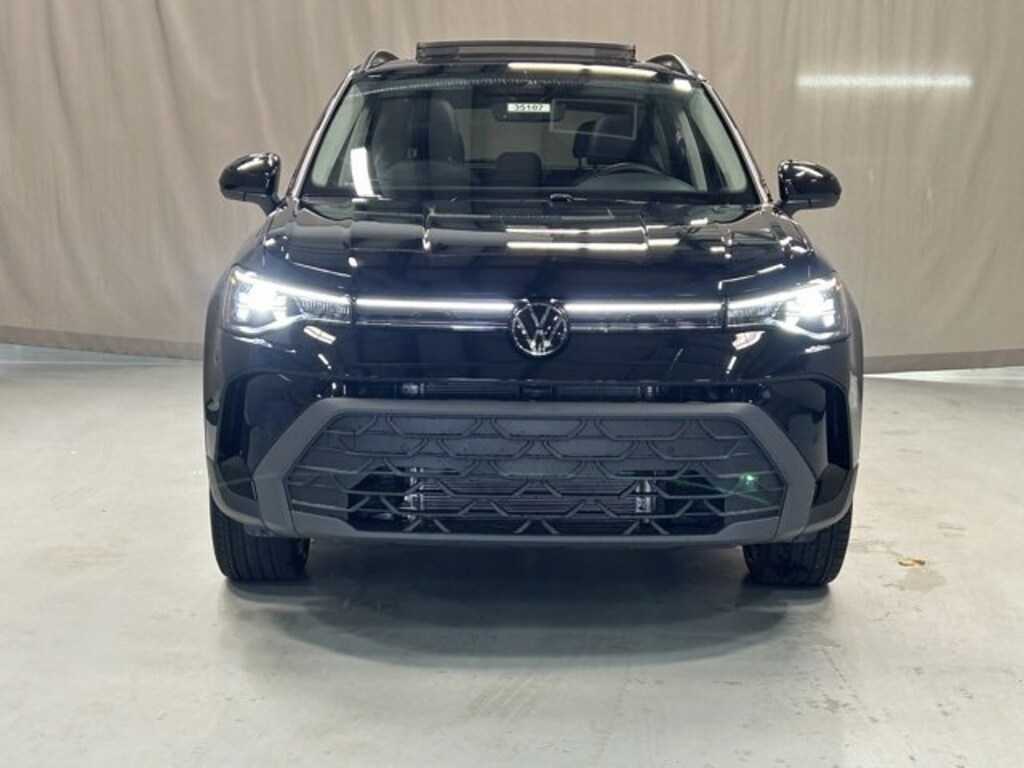 New 2026 Volkswagen Taos 1.5T SE Black SUV