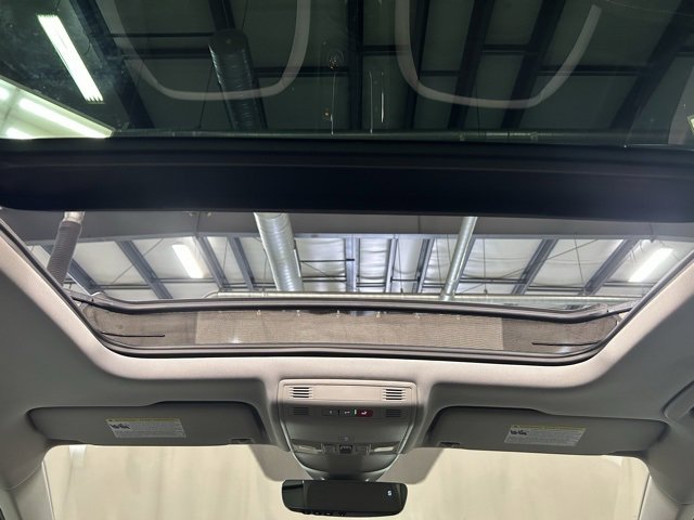 2025 Volkswagen Taos SE photo 4