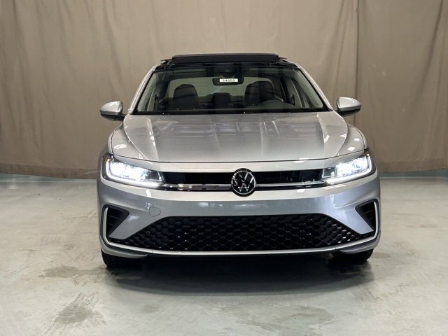 2025 Volkswagen Jetta 1.5T SE photo 3