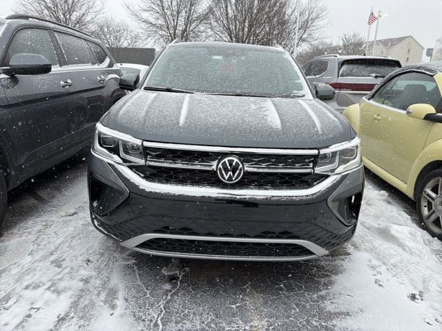 2022 Volkswagen Taos SEL's photo