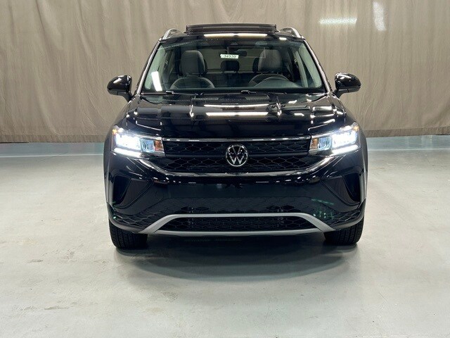 2024 Volkswagen Taos SE photo 2