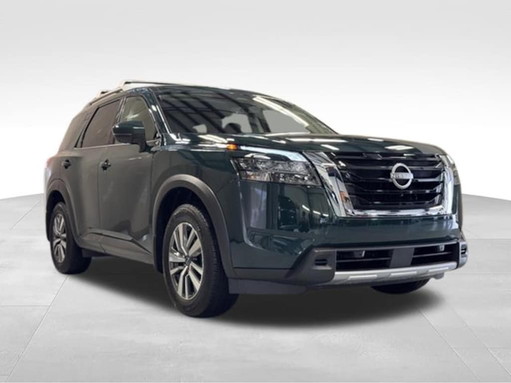 Used 2025 Nissan Pathfinder SL SUV