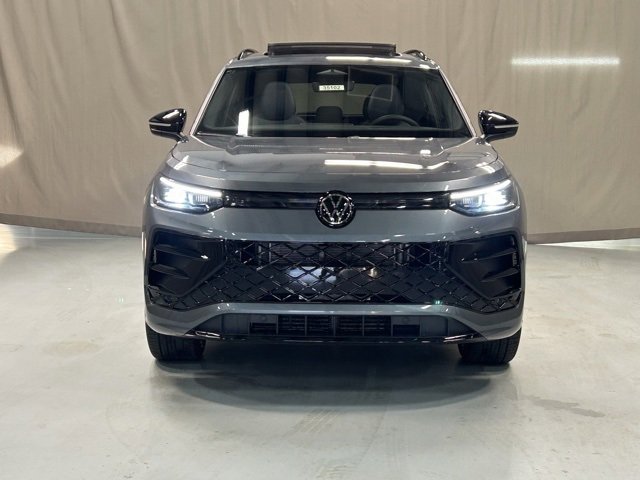 2026 Volkswagen Tiguan SE R-Line Black photo 2