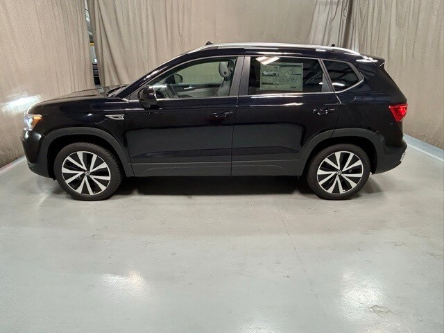 2024 Volkswagen Taos SE photo 4