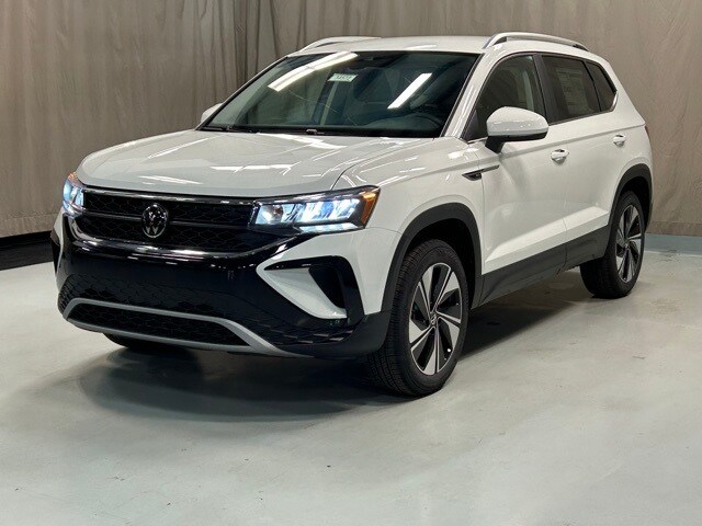 2024 Volkswagen Taos SE photo 3