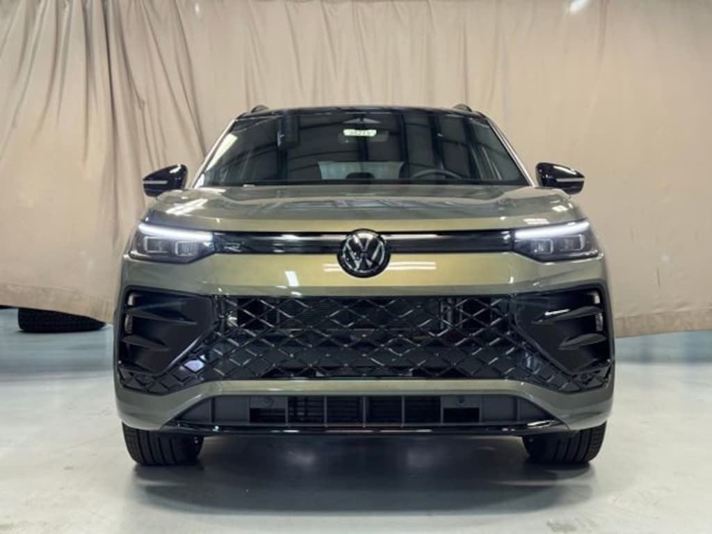 New 2026 Volkswagen Tiguan 2.0T SE R-Line Black SUV