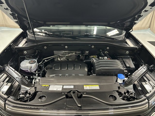 2026 Volkswagen Atlas Cross Sport SEL R-Line photo 3