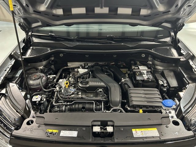 2025 Volkswagen Taos SE photo 2