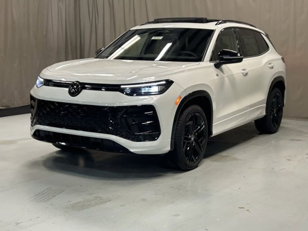 New 2026 Volkswagen Tiguan SE R-Line Black 2.0T SE R-Line Black 4MOTION