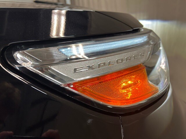 2020 Ford Explorer Platinum photo 2