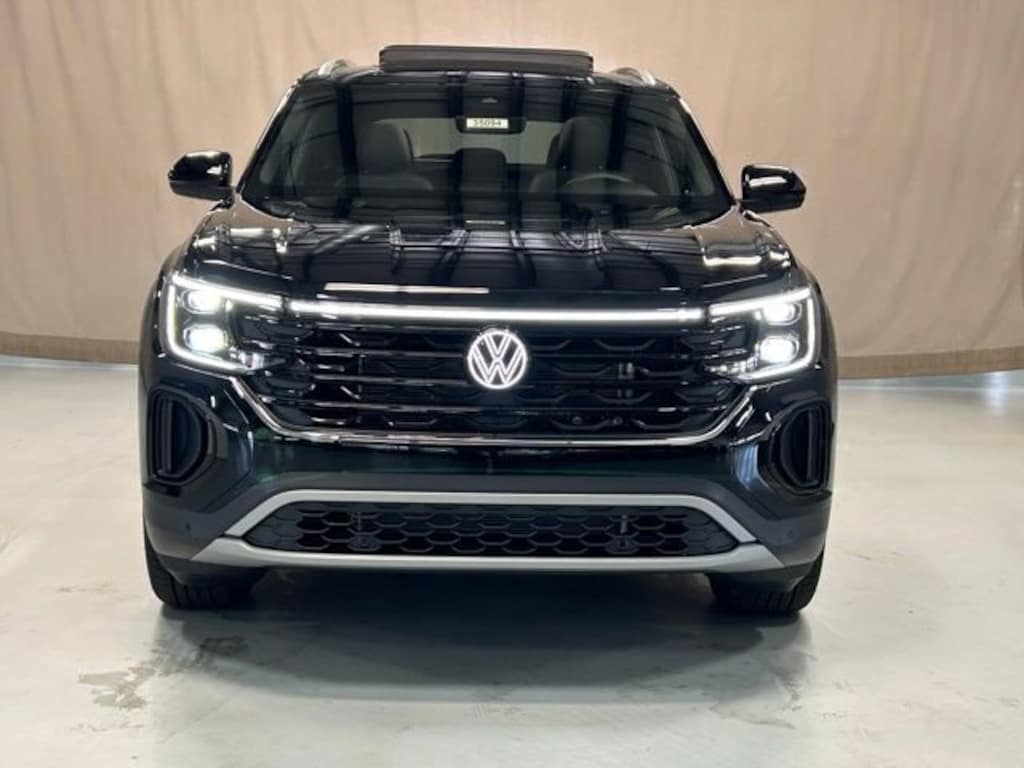 New 2026 Volkswagen Atlas Cross Sport 2.0T SE w/Technology SUV