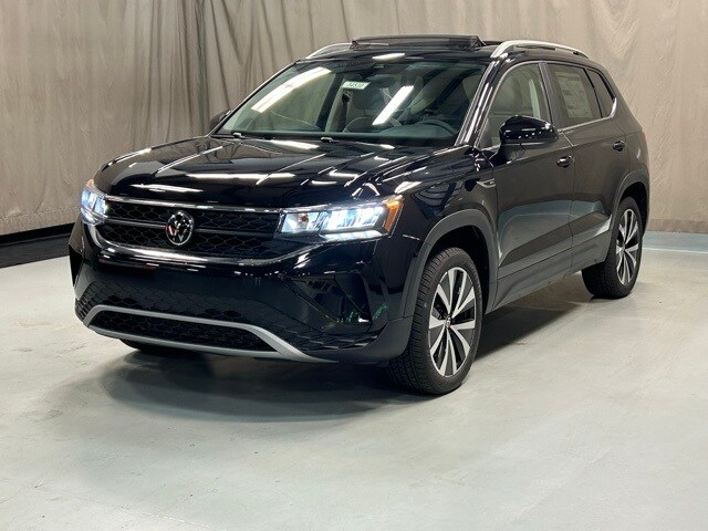 2024 Volkswagen Taos SE photo 3