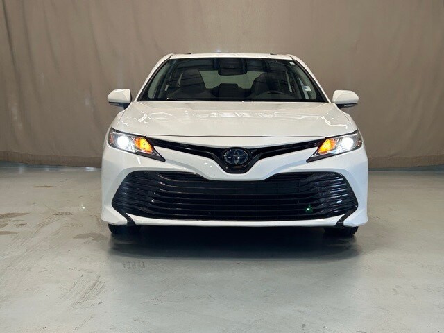 2020 Toyota Camry Hybrid LE photo 3