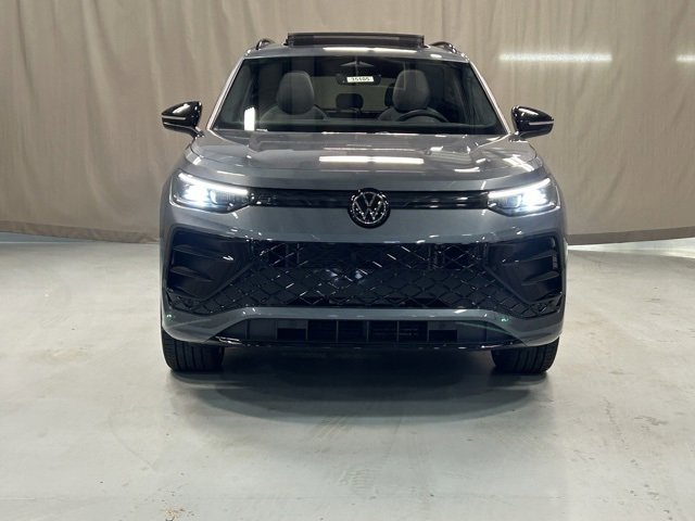 2026 Volkswagen Tiguan SE R-Line Black photo 2