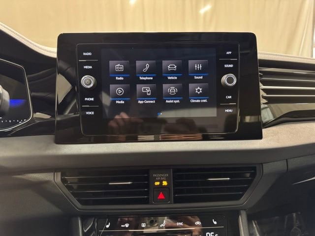 2025 Volkswagen Jetta SE - Photo 22