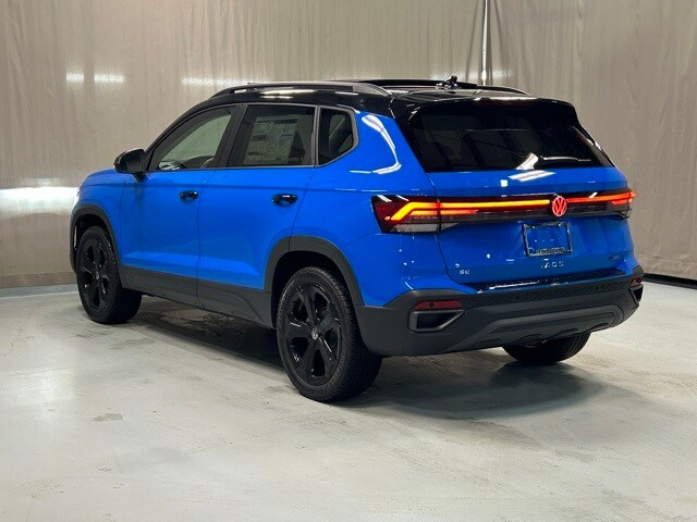 2025 Volkswagen Taos SE photo 4