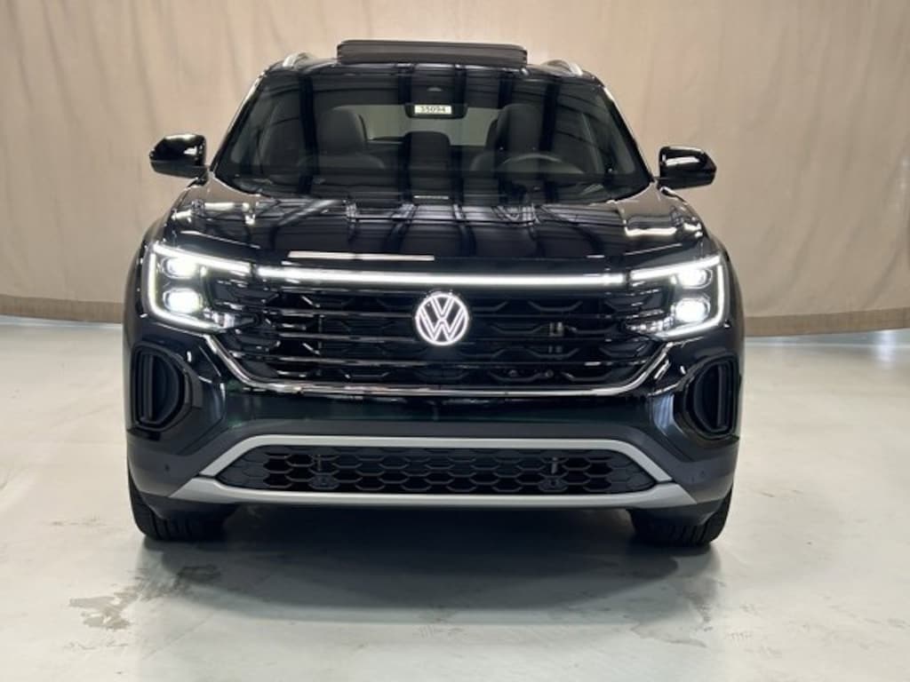 New 2026 Volkswagen Atlas Cross Sport 2.0T SE w/Technology SUV