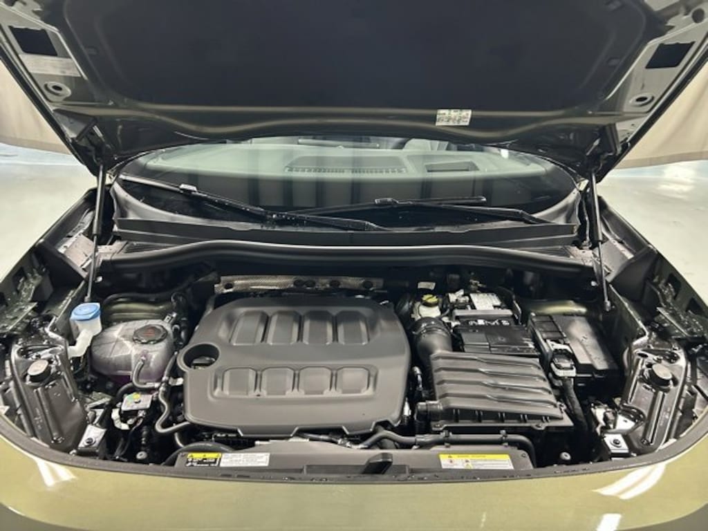 New 2026 Volkswagen Tiguan SE R-Line Black 2.0T SE R-Line Black 4MOTION