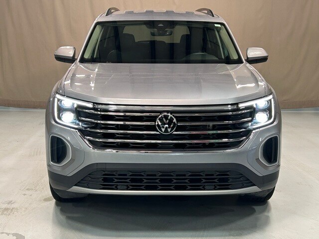 2024 Volkswagen Atlas SE photo 2