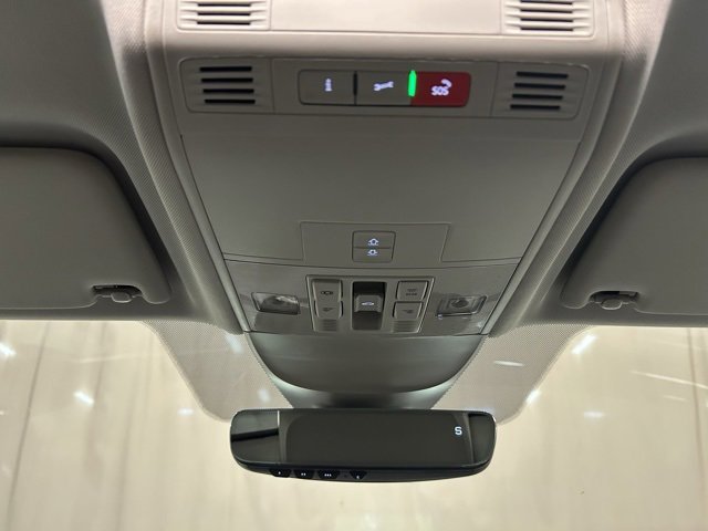 2025 Volkswagen Taos SE photo 3