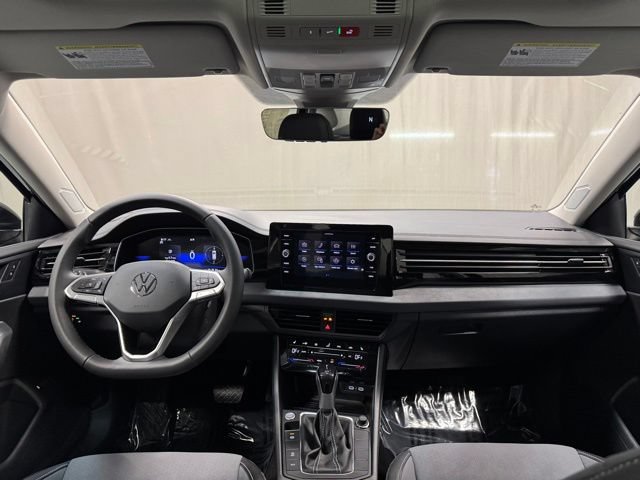 2025 Volkswagen Jetta SE - Photo 16