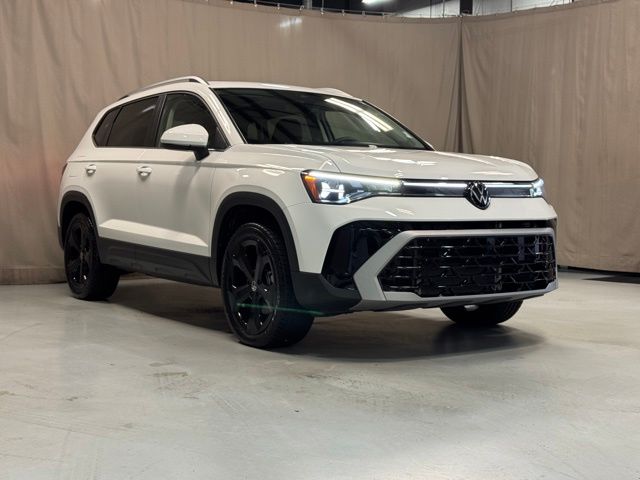 2025 Volkswagen Taos 1.5T SEL 4Motion's photo