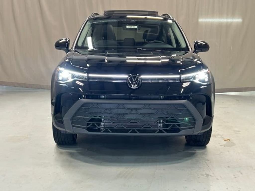 New 2026 Volkswagen Taos 1.5T SE Black SUV
