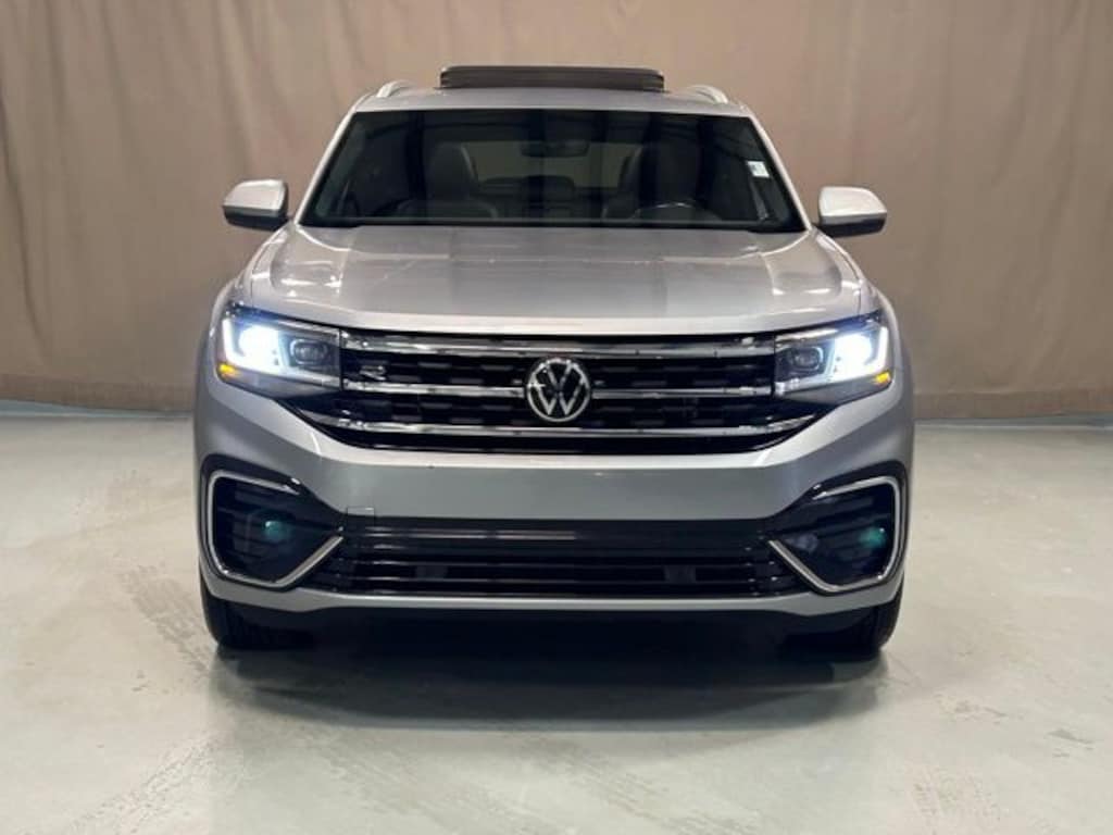 Used 2020 Volkswagen Atlas Cross Sport 3.6L V6 SE w/Technology R-Line SUV