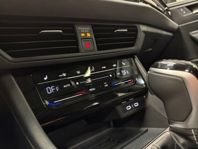 2025 Volkswagen Jetta SE - Photo 24