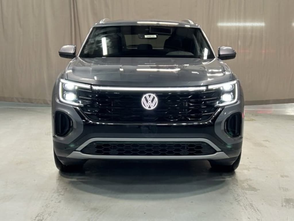 New 2025 Volkswagen Atlas Cross Sport 2.0T SE w/Technology SUV