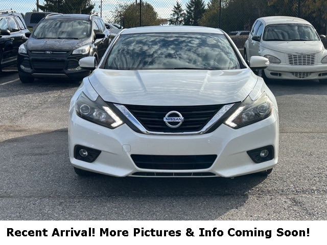 Used 2016 Nissan Altima SL with VIN 1N4AL3AP0GC175842 for sale in Fort Wayne, IN