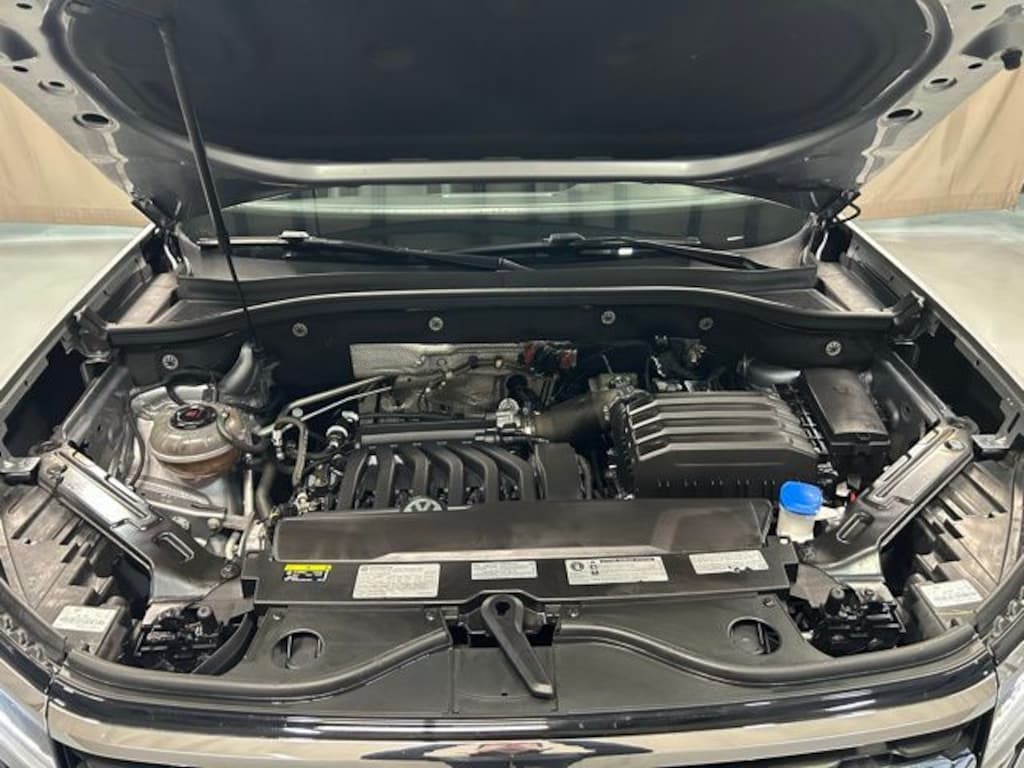 Used 2020 Volkswagen Atlas Cross Sport 3.6L V6 SE w/Technology R-Line SUV