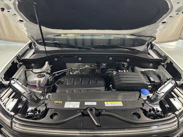 2026 Volkswagen Atlas Cross Sport SEL R-Line photo 2