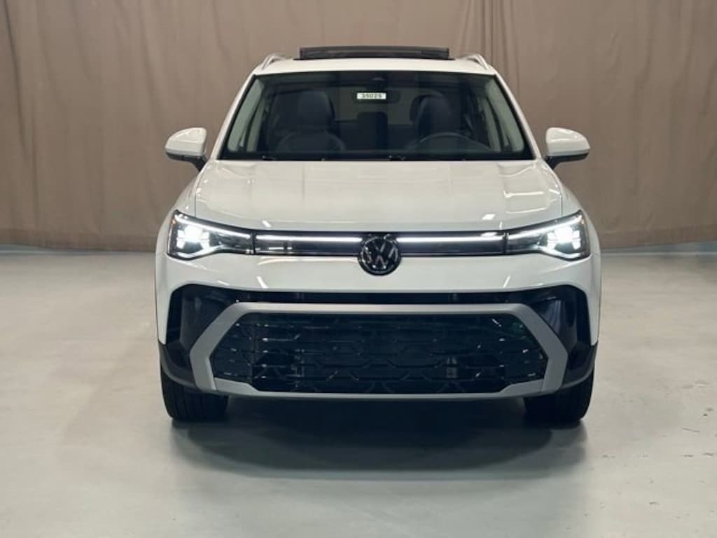 New 2025 Volkswagen Taos 1.5T SEL SUV