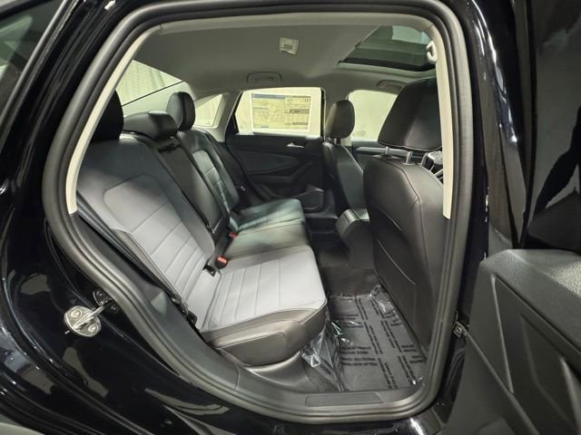2025 Volkswagen Jetta SE - Photo 13
