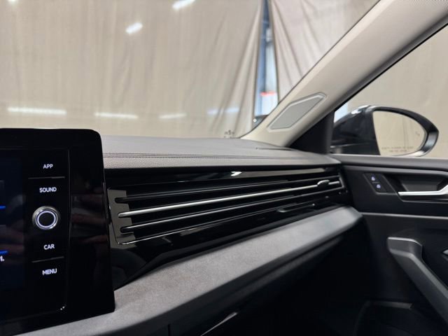 2025 Volkswagen Jetta SE - Photo 26